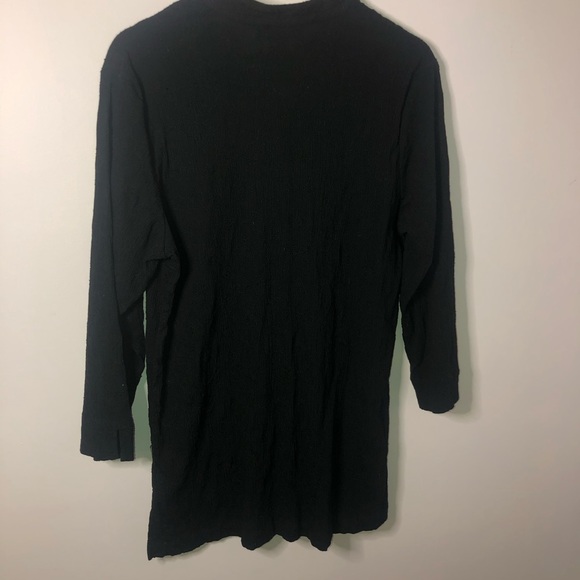 Sag Harbor Black Top w/ Floral Stitching Design - Picture 2 of 4